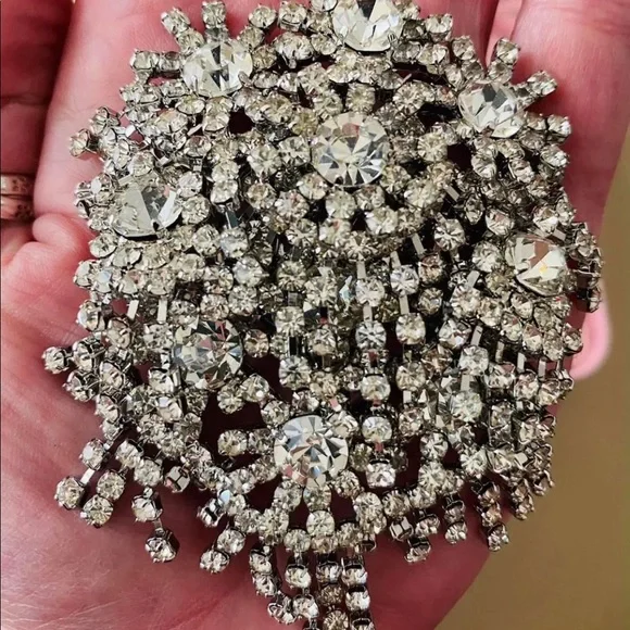 Camrose and Kross Audrey Hepburn brooch - Picture 2 of 4